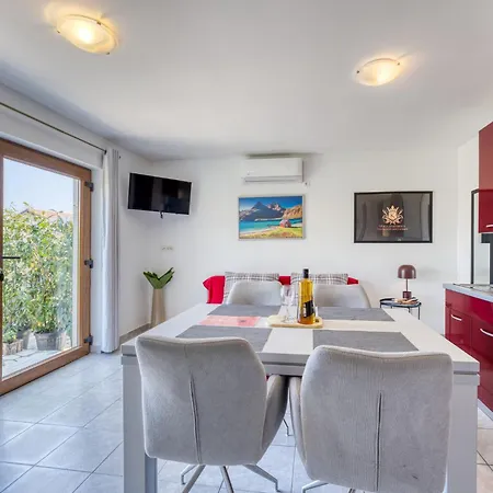 Perla 1-2 By Interhome