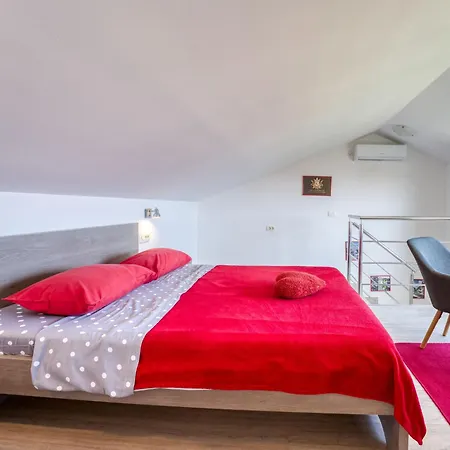 Perla 1-2 By Interhome